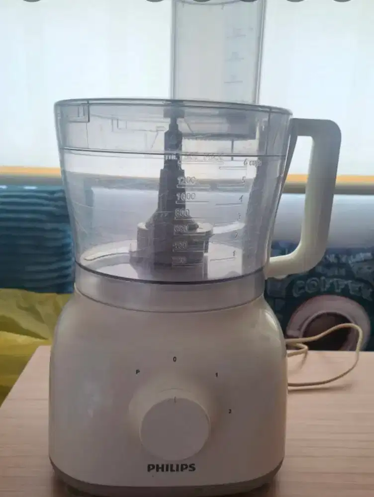 PHILIP daily food processor HR7627/00 with a 2.1 ltr