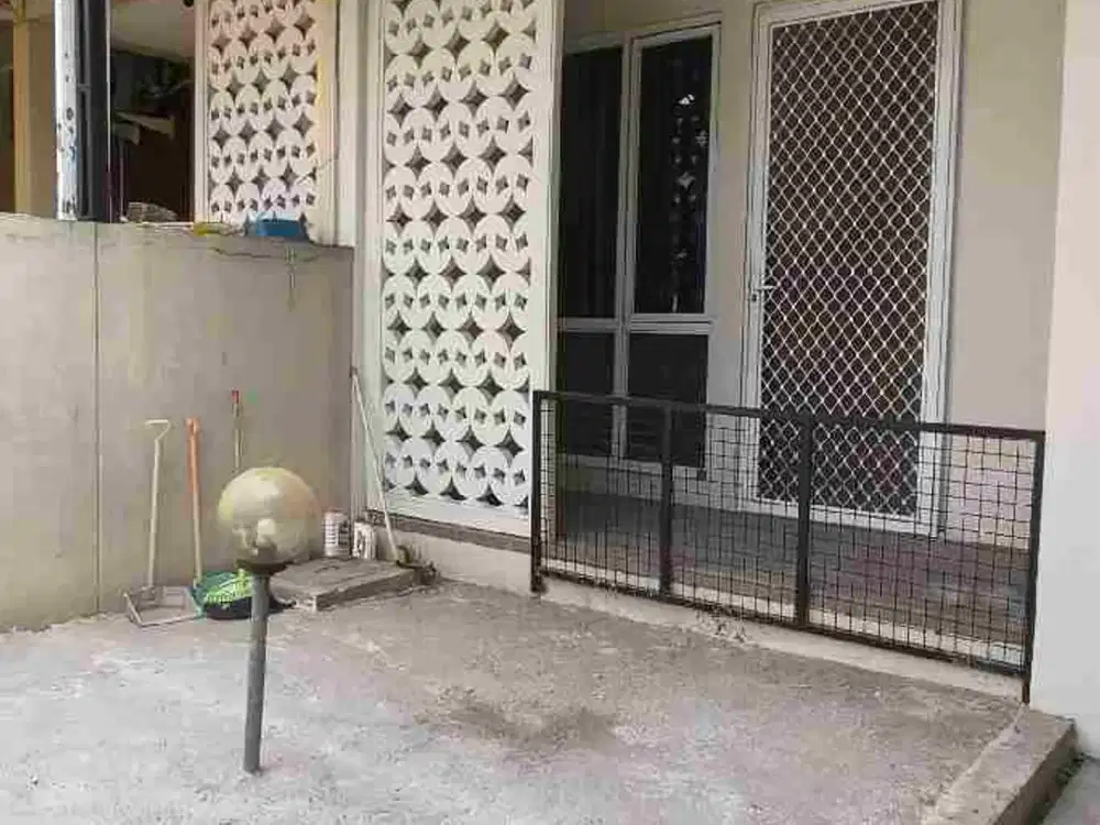 Disewa Murah Rumah Ada AC Canopy dan Backyard Luas di Cattleya Banjar Wijaya Tangerang