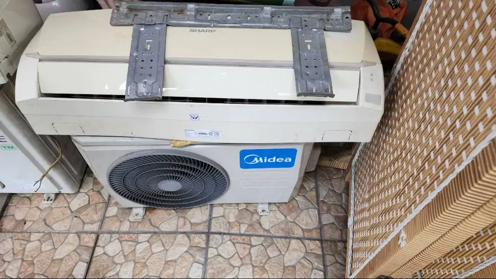 Outdoor AC Midea 1PK Dingin Full Freon