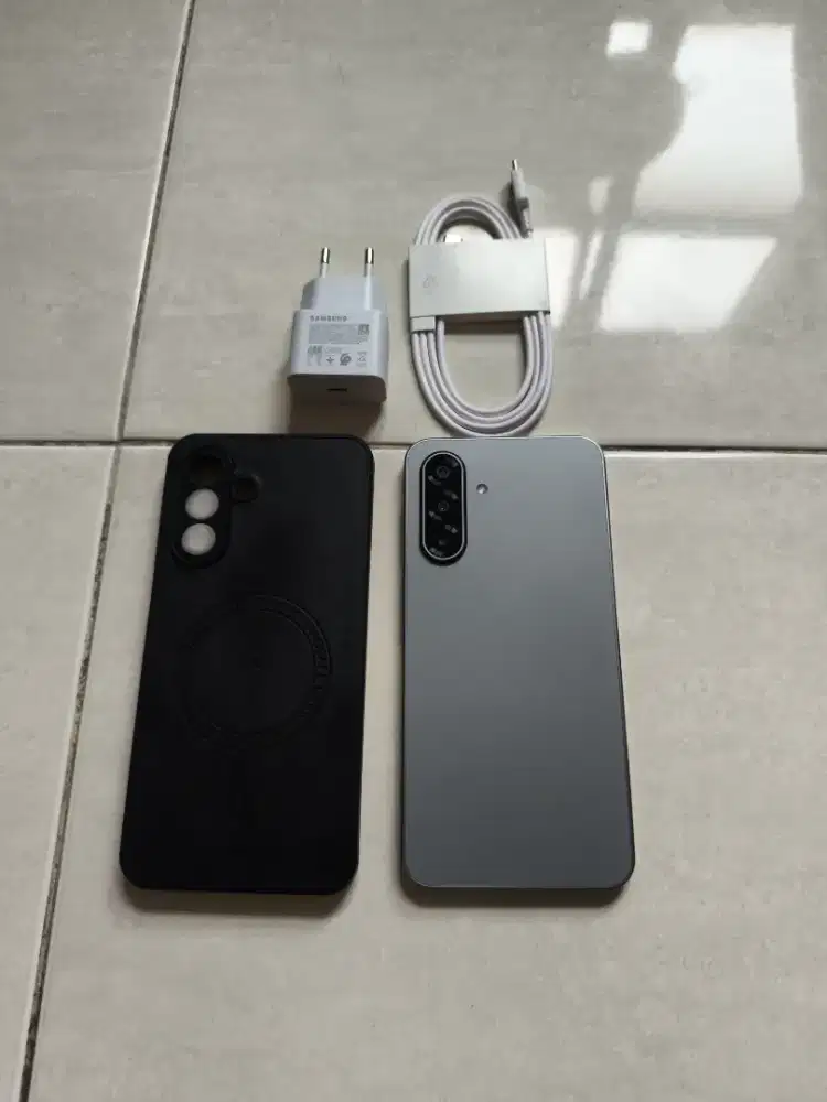 Samsung A17 5G 8/256 silver hp charger sein