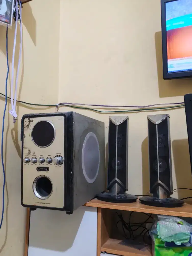 Home Theater 2.1 Merk Cores