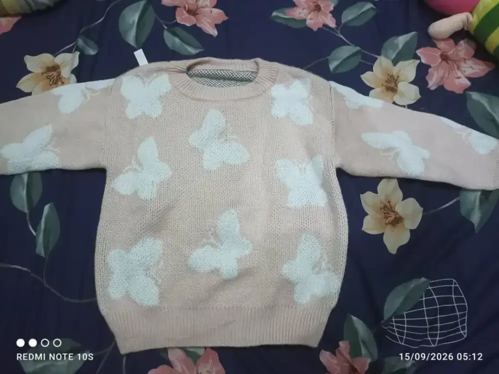 Sweater Anak Import Premium Motif kupu kupu size 5-6 Tahun