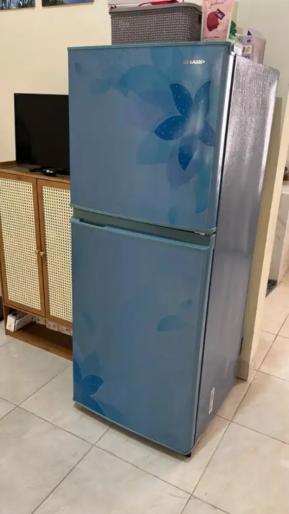 Di jual Kulkas sharp 2 pintu
