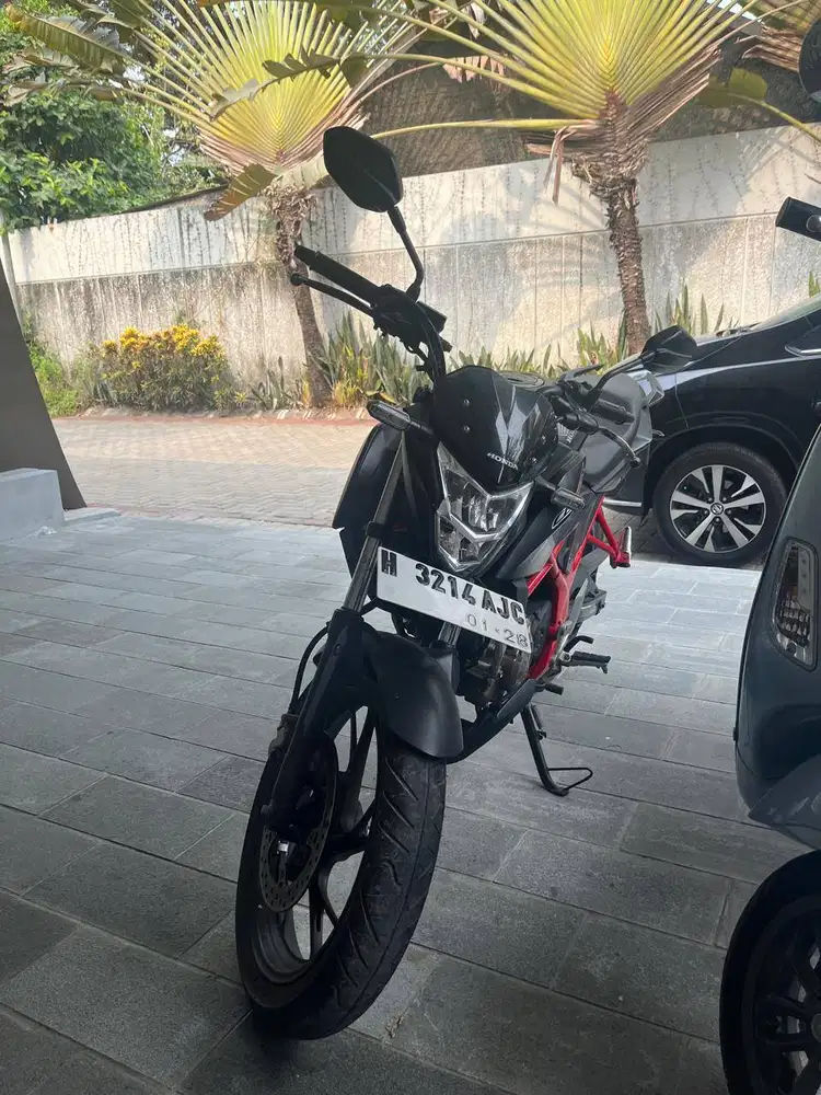 Honda CB150R Mulus 90% jarang pakai KM Rendah
