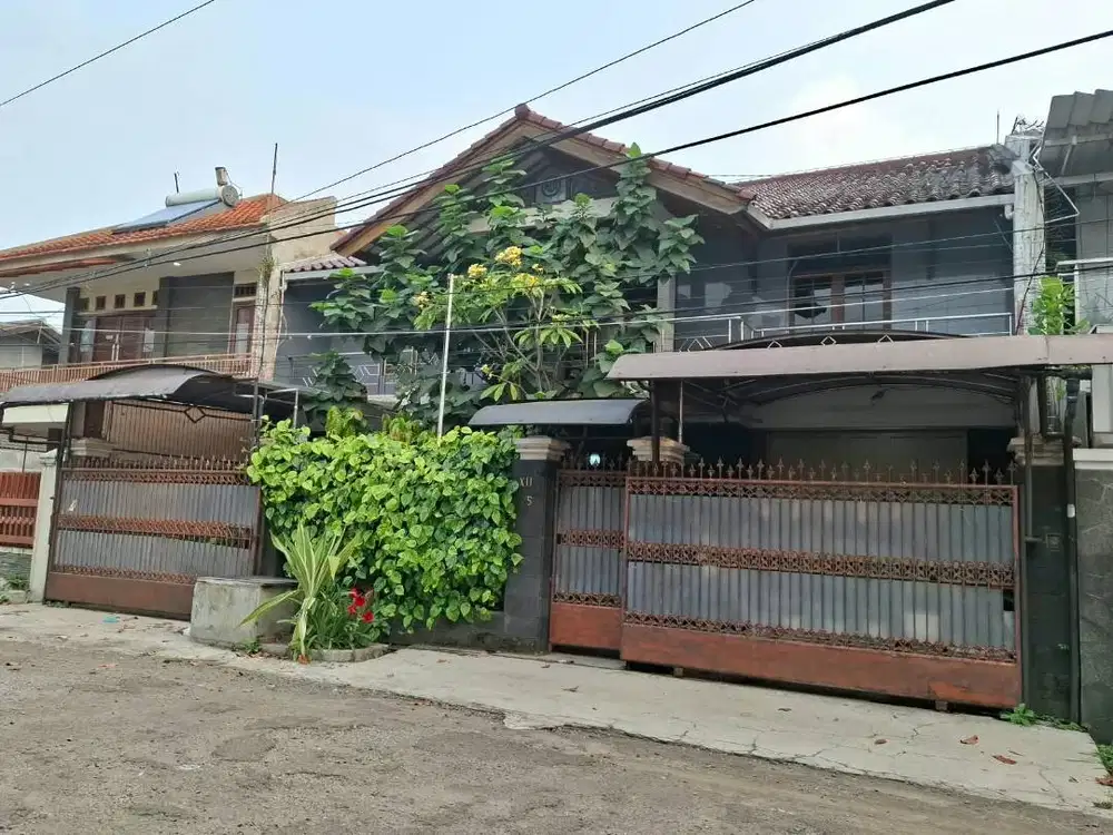 Dijual Rumah di Suryalaya dekat dengan taman kota alun-alun Regol