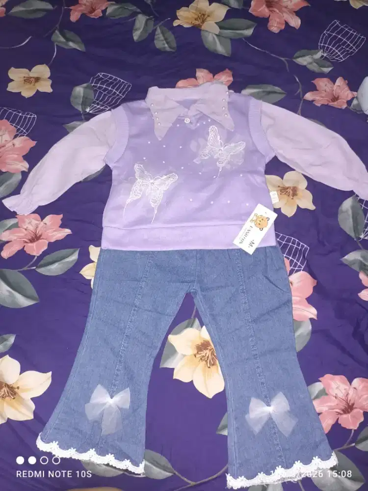 Setelan Jalan Import Anak Motif Kupu kupu timbul Size 4-5 tahun