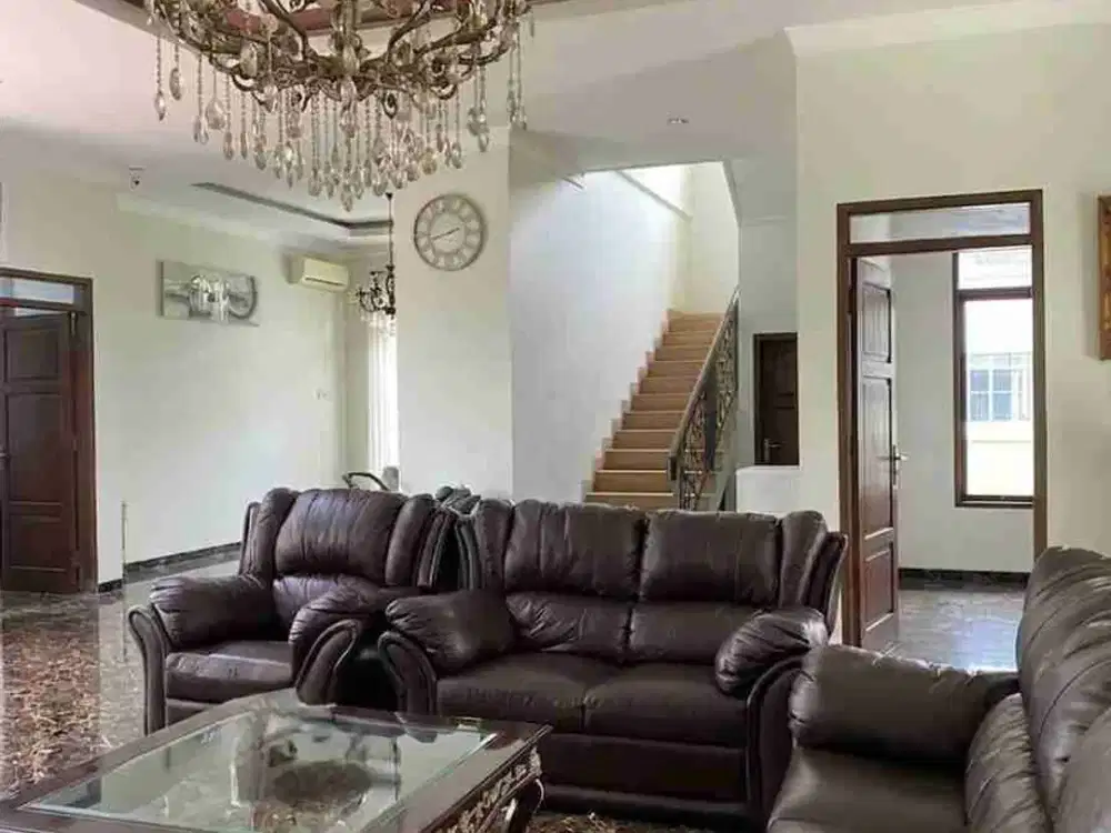 Rumah Mewah Full Furnish dekat Undip di Graha Estetika Tembalang Semarang