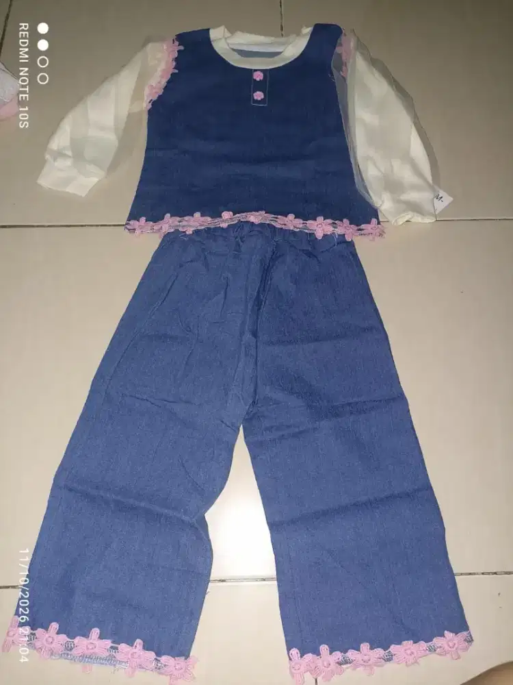 Setelan Jalan Anak Levis motif Renda Bunga Tutu Size 3-4 tahun
