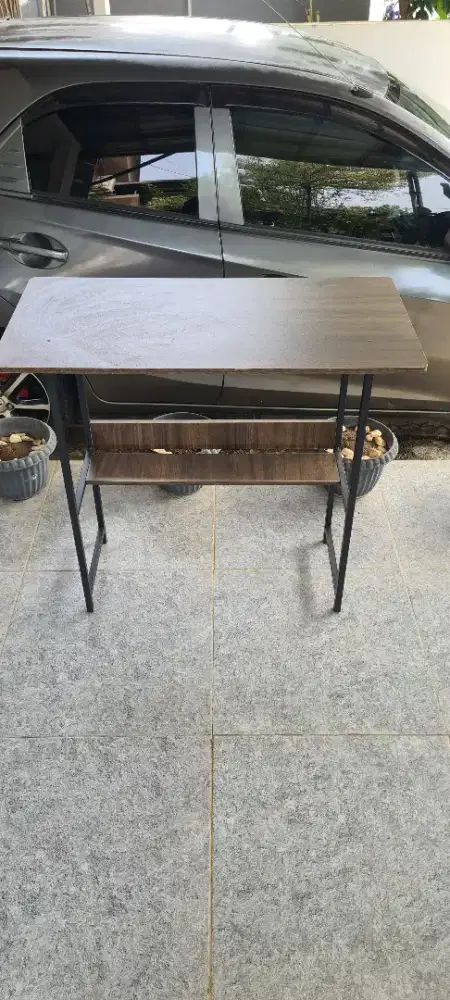 Meja Komputer atau laptop