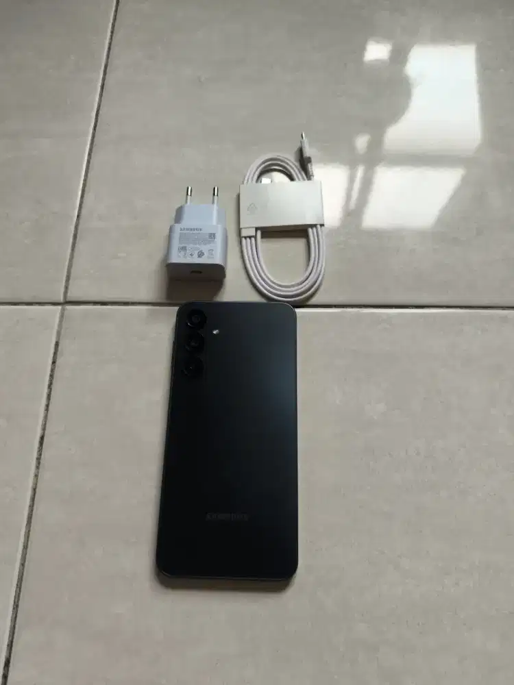 Samsung A16 4G 8/128 hitam HP charger resmi sein