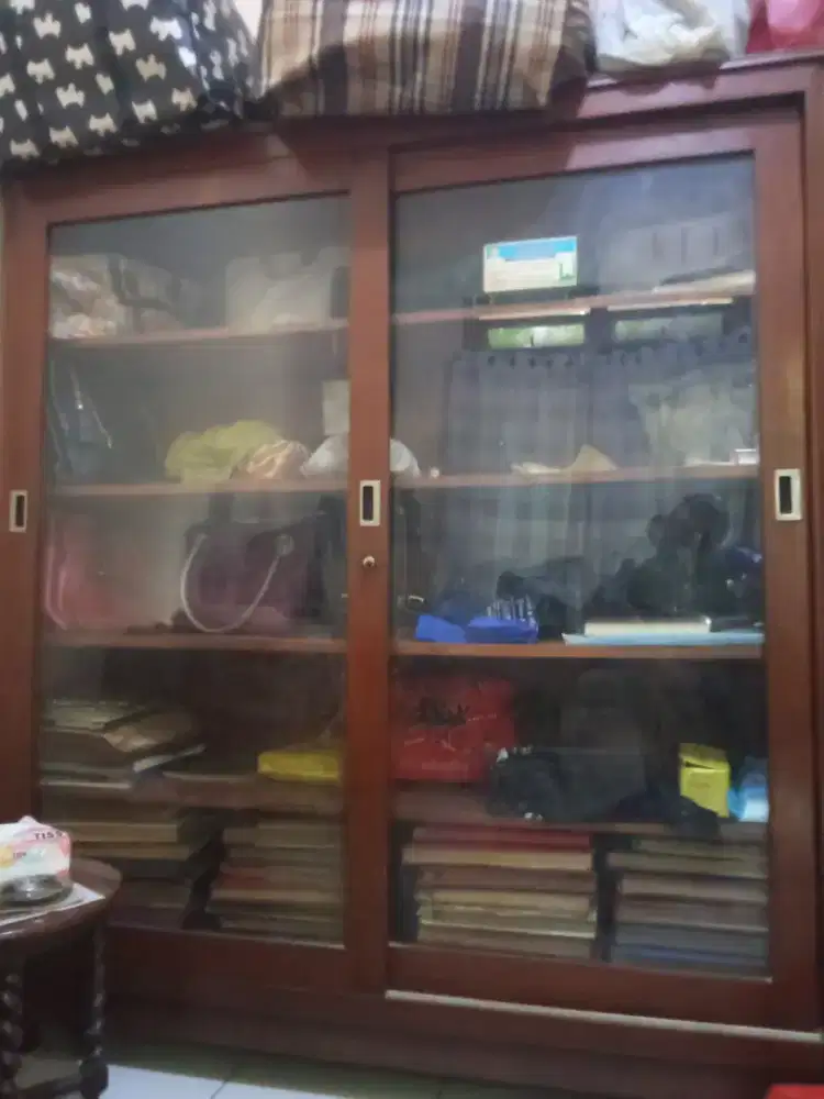 Lemari dan meja jati