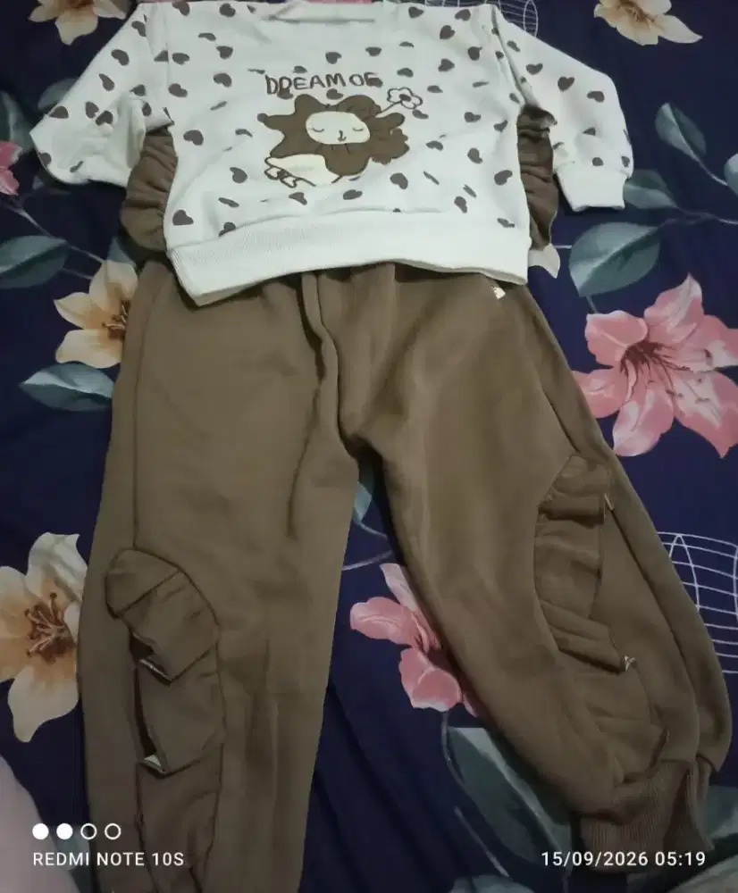 Setelan Jalan Import Anak Warna cream Caramel Size 3-4 tahun