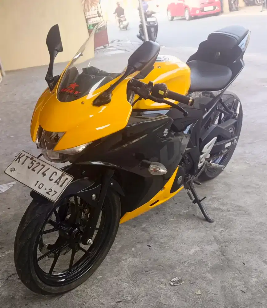 Suzuki GSX-R 150 2022 mulus bisa kredit dp 1,3 juta