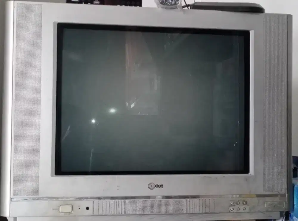 Televisi LG tabung 21 inch. Model RD-21FB20V