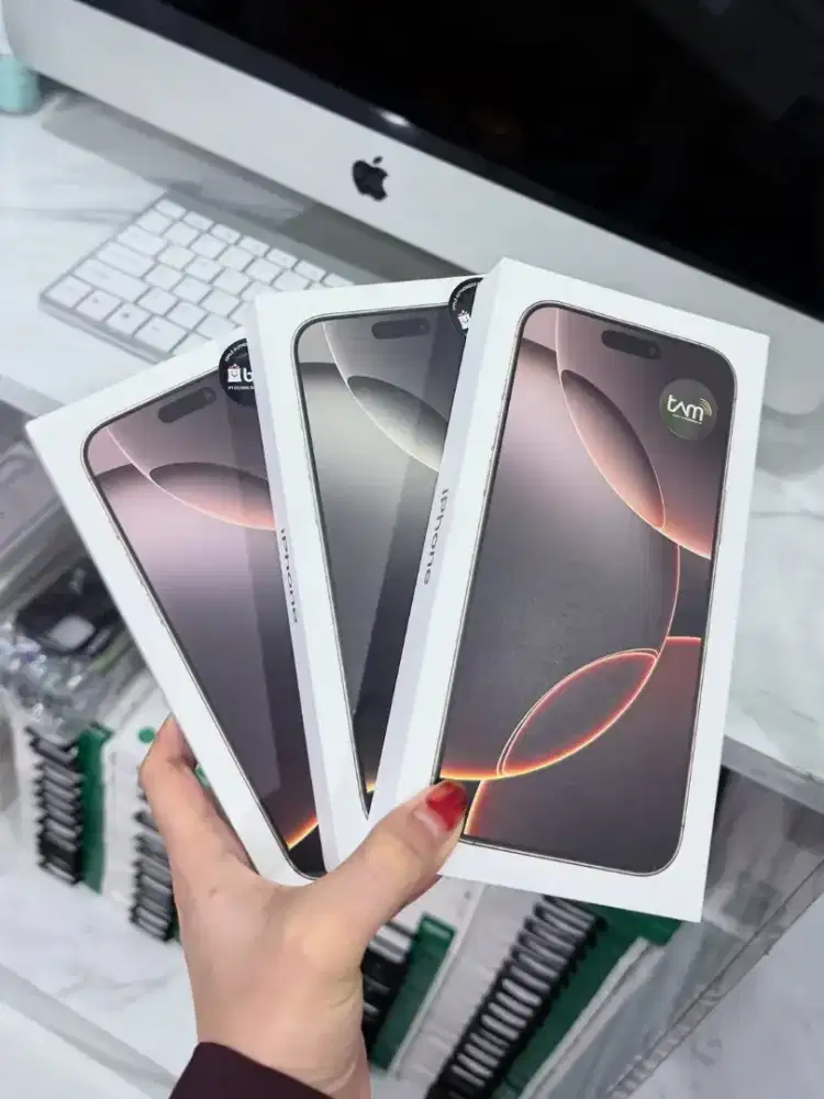 Iphone 17 promax orange