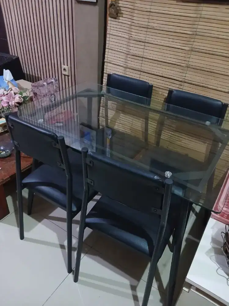 meja makan kaca informa