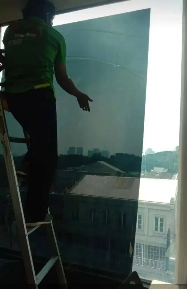 Kaca film warna hitam & Silver untuk kaca jendela & pintu rumah kantor