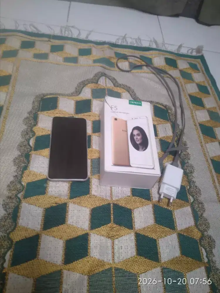Jual hp oppo F5 ram 4/64 Gb lengkap