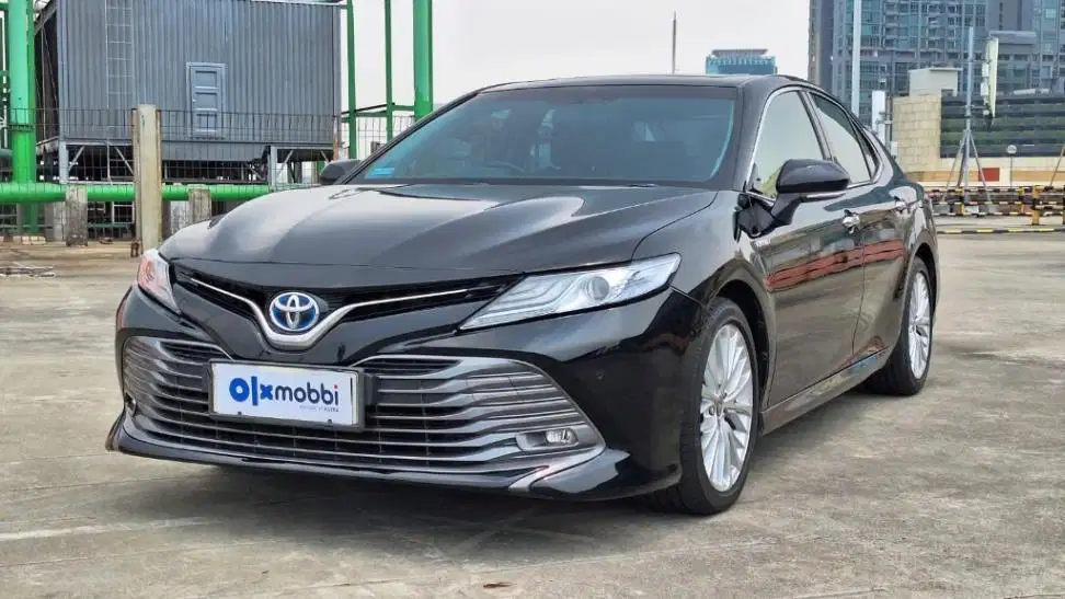 Pajak Panjang - Toyota Camry 2.5 Hybrid-AT 2019