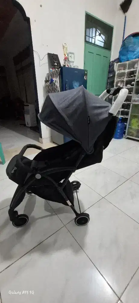 Stoller bayi bekas seperti baru
