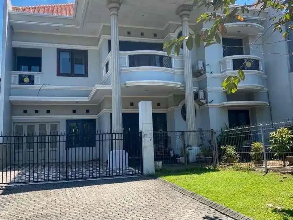 Dijual Rumah Classic Graha Family surabaya barat