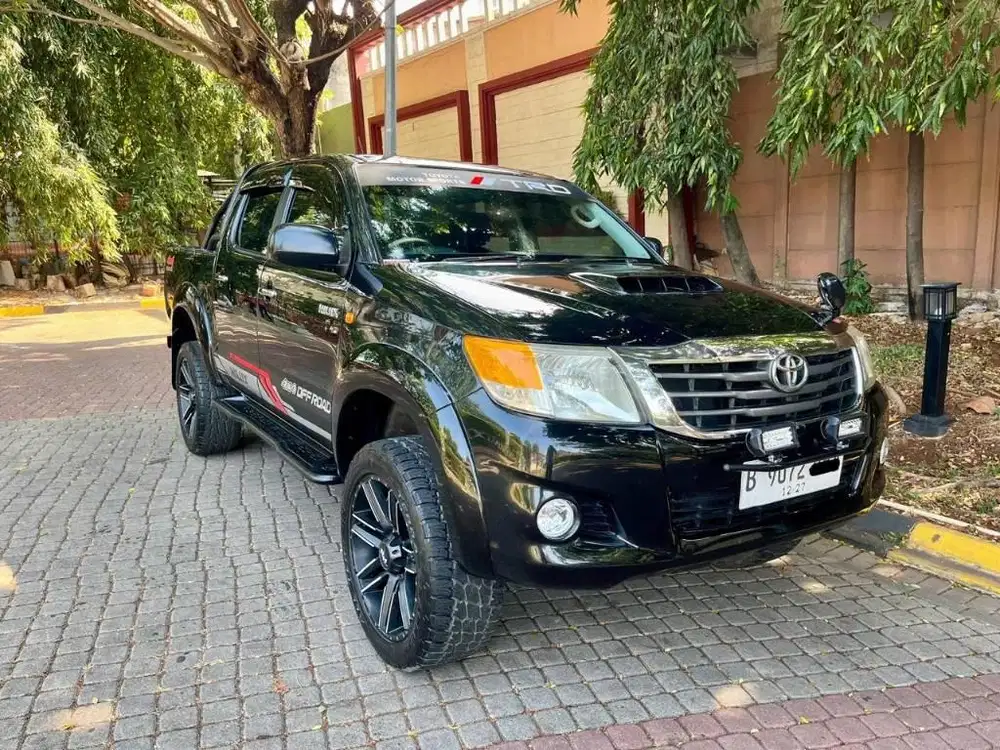 Toyota Hilux Dobel Cabin DC 2.5 E Diesel Manual Hitam 2012/13