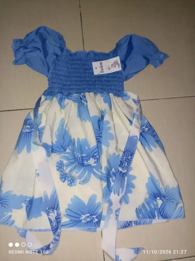 Dress Smoke warna biru motif bunga Size 4 tahun