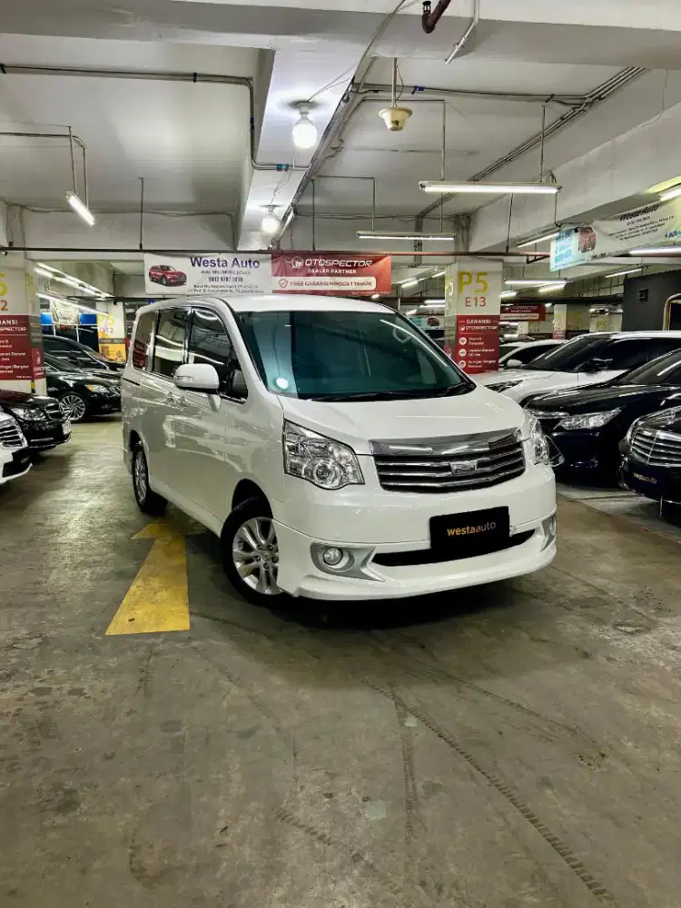 Low KM Toyota NAV1 2.0 V Limited AT 2017 Terawat