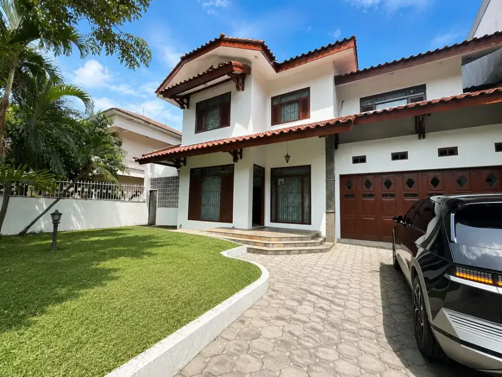 Rumah Sultan di Pondok Indah, Tanah Luas & Private Pool!