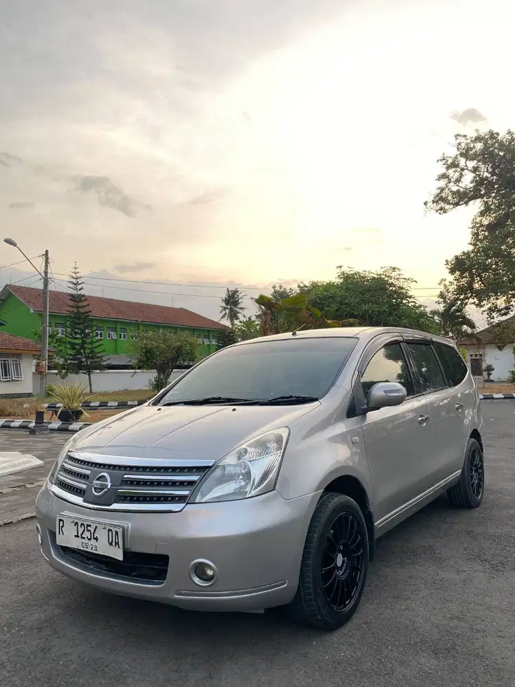 Grand Livina 1,8 Ultimate manual