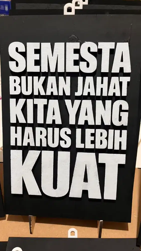 Papan quotes dinding