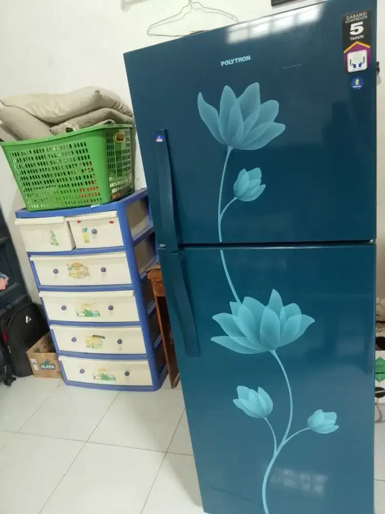 Menjual berbagai macam merk kulkas,mesin cuci,dan alat elektronik lain