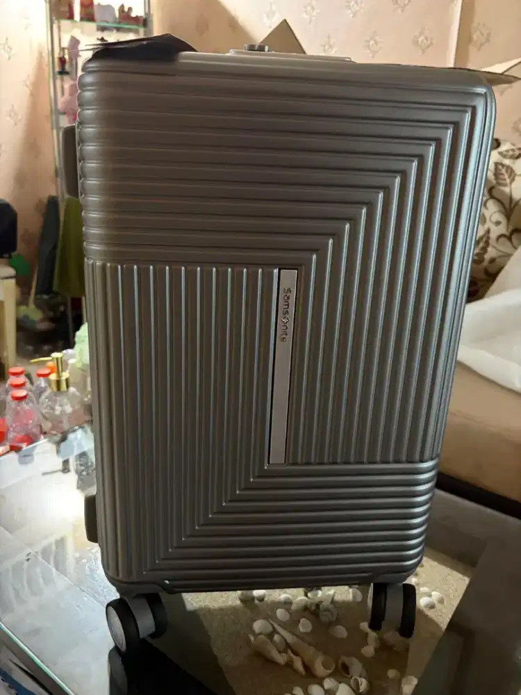 New Samsonite Luggage Apinex Cabin 20