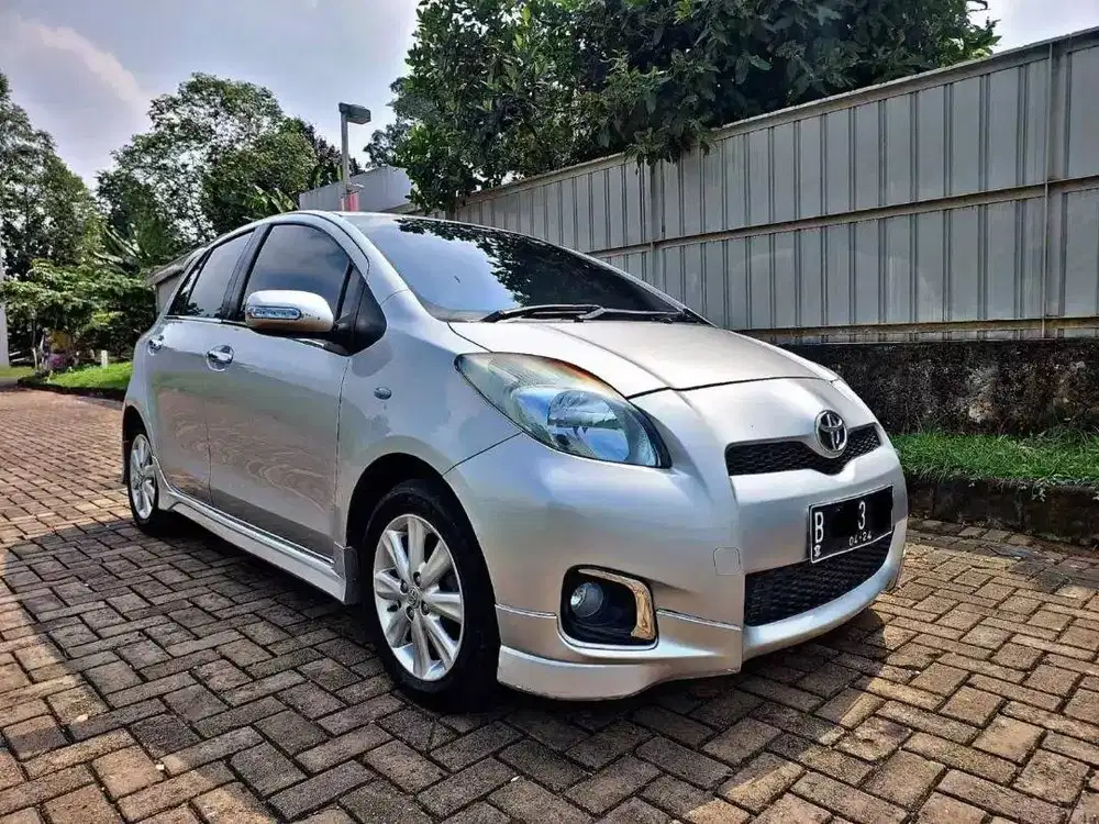 toyota yaris (2012)