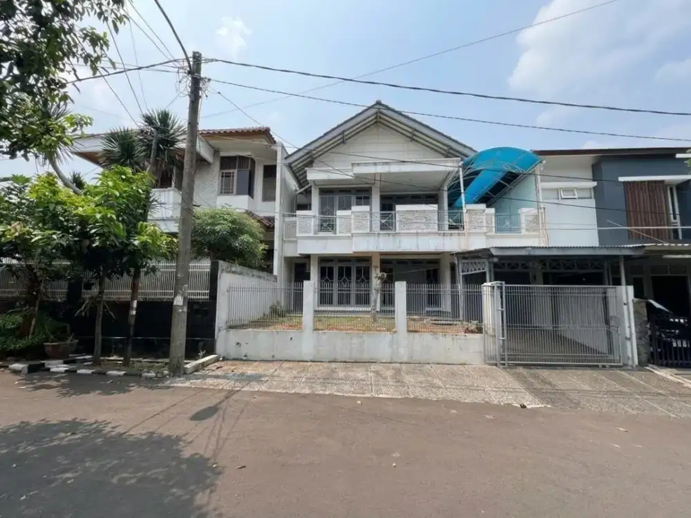 Di jual rumah 2 lantai Siap Huni  di Komplek Bukit Cinere Indah Cinere