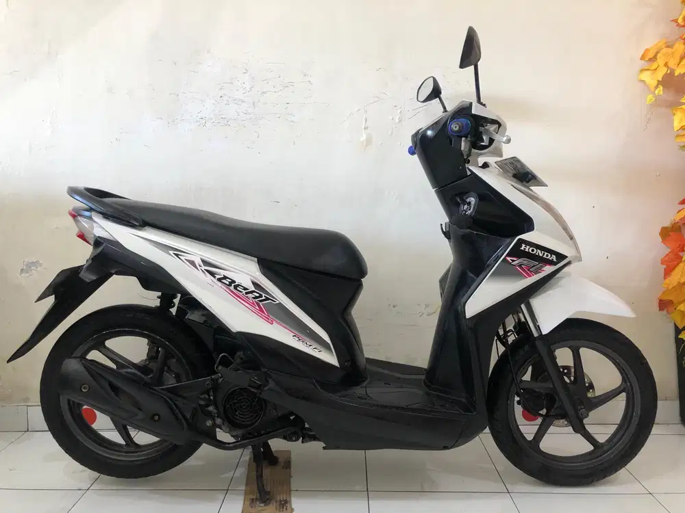 Honda Beat Fi Th.2012 putih!!