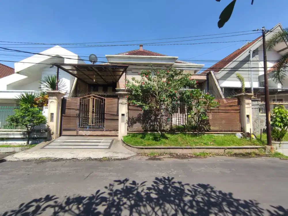 Rumah luas dan nyaman di kawasan Taman Borobudur, Kota Malang.NLMLG00062