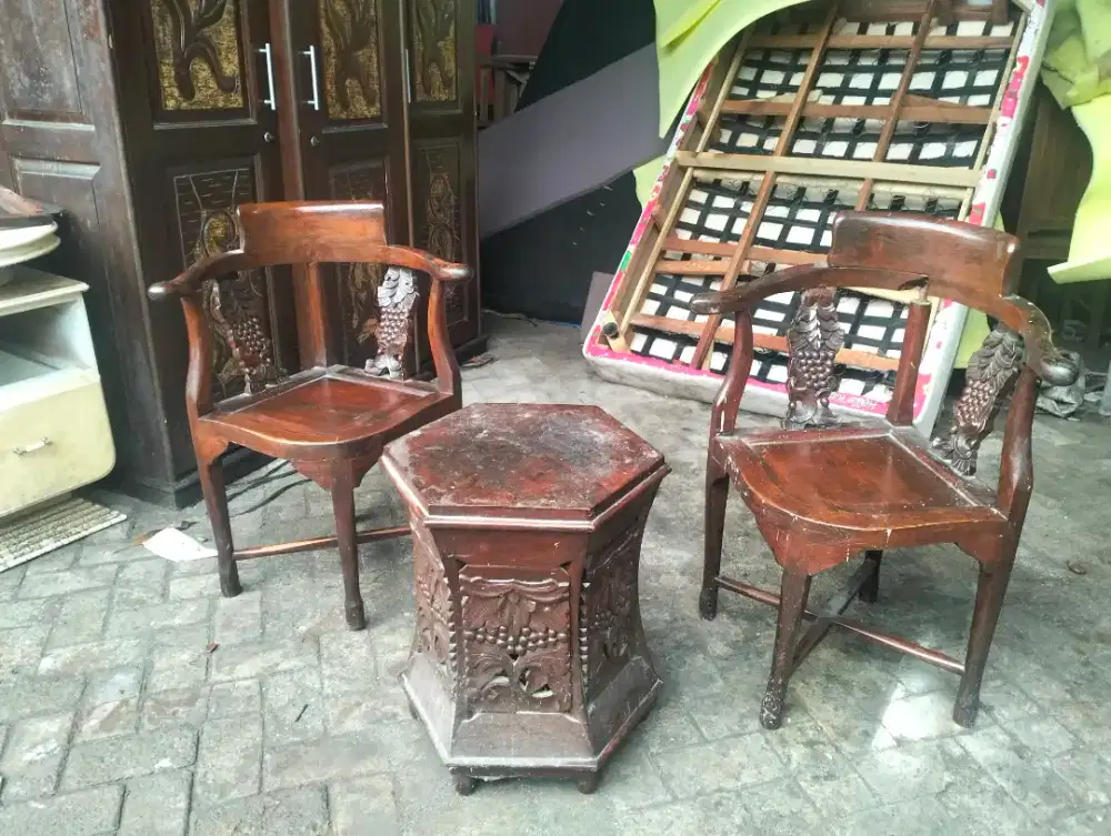 kursi teras kayu yua, tebal dan berat
