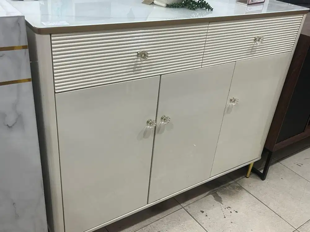 Kredit meja/lemari di homecredit cukup bawa ktp ke toko
