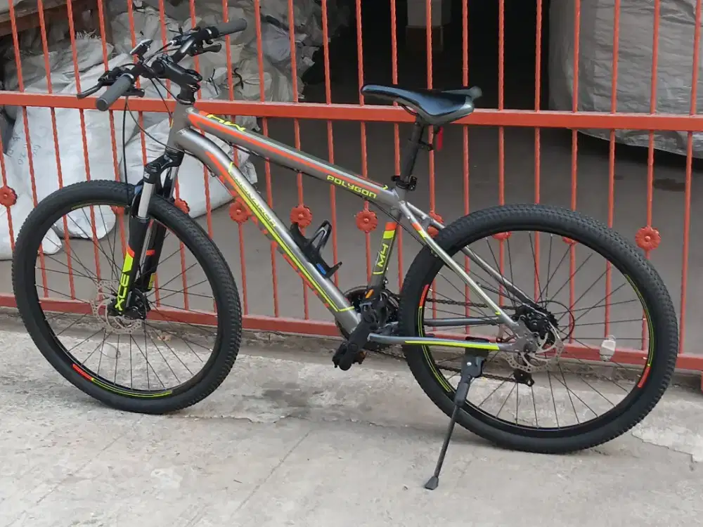 SEPEDA POLYGON MONARCH 4 / M4 SECOND RASA NEW