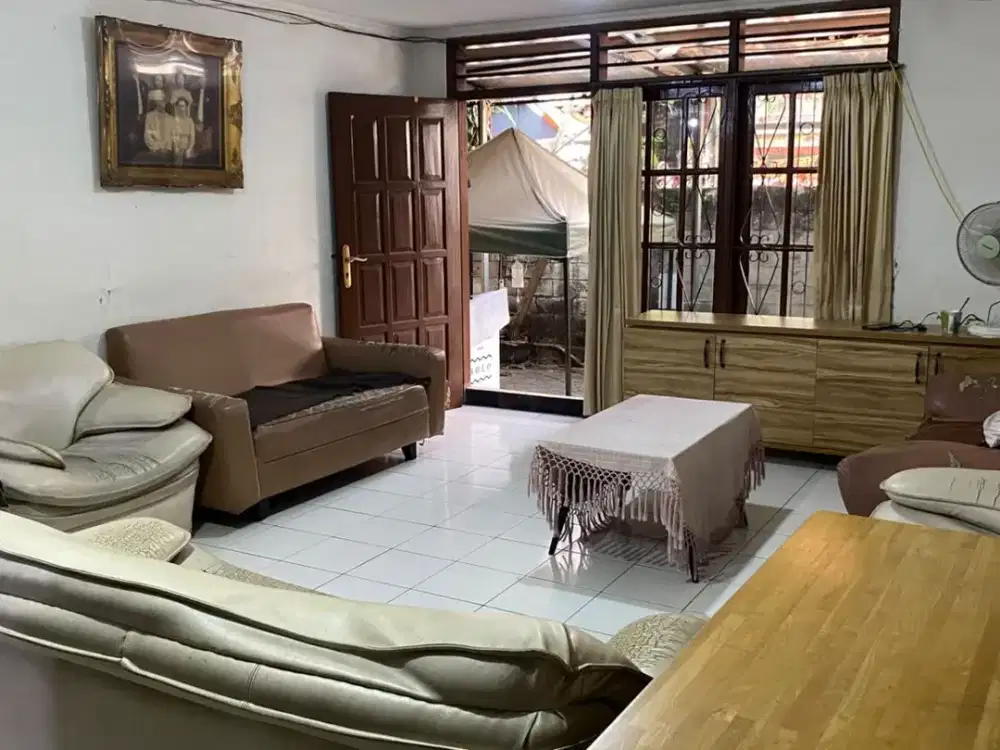 PELUANG INVESTASI! RUMAH TUA PRAJA DALAM 293 M²