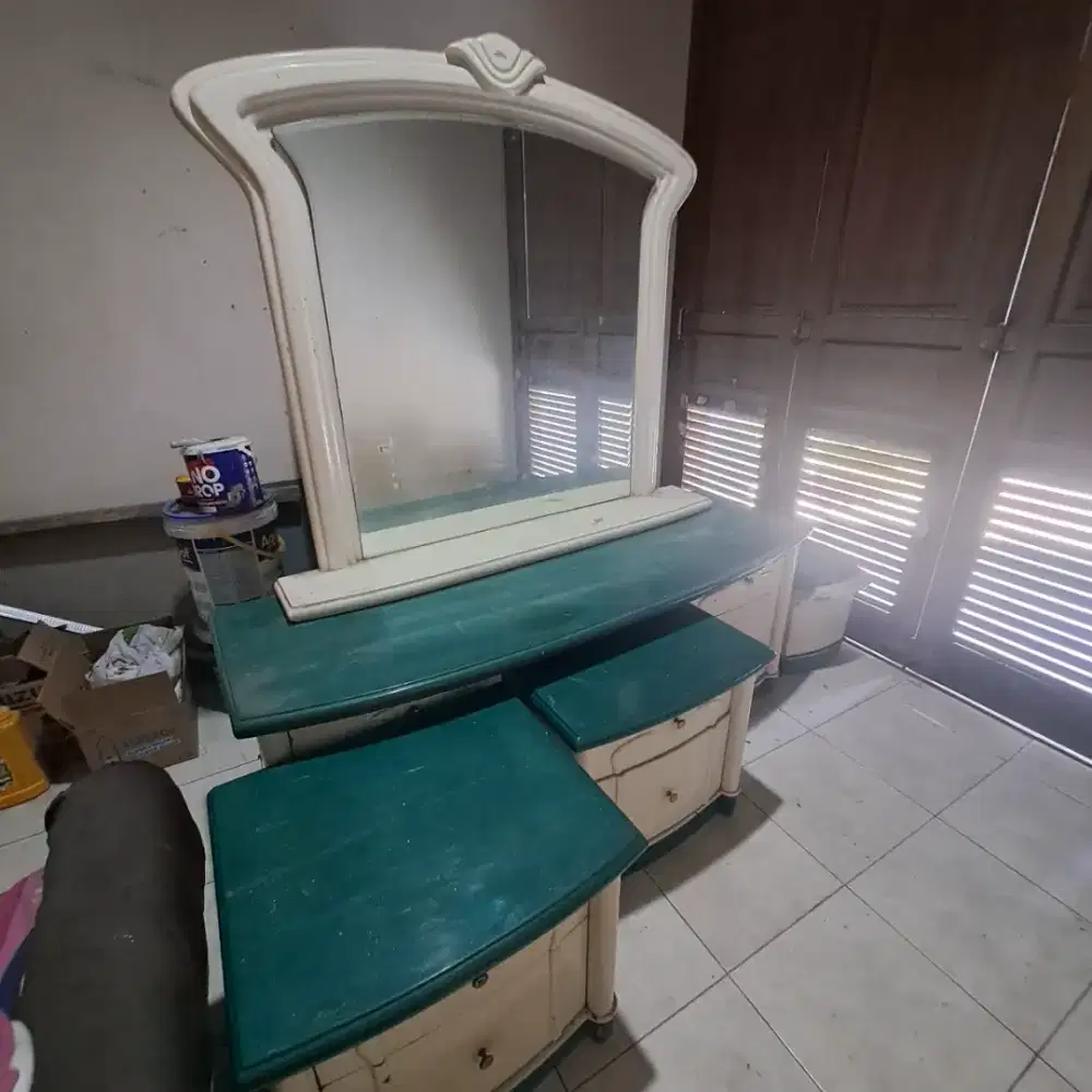 Jual set meja rias + dipan kayu ( tanpa bed )180x200