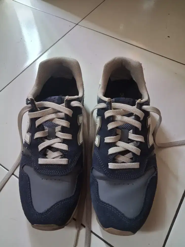 Sepatu new balance 373 navy white