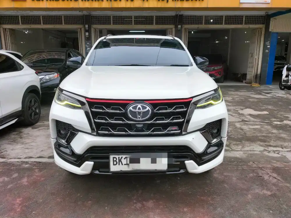 Toyota Fortuner VRZ TRD Putih 2021