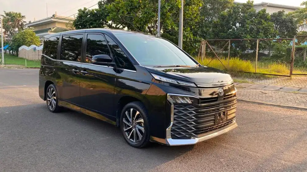 Toyota Voxy 2023