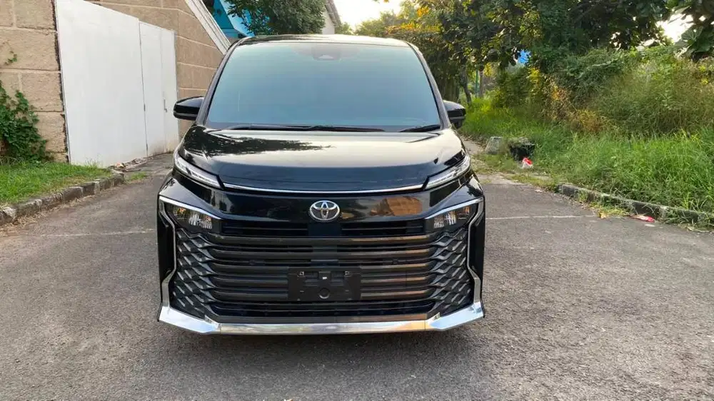 Toyota Voxy 2023