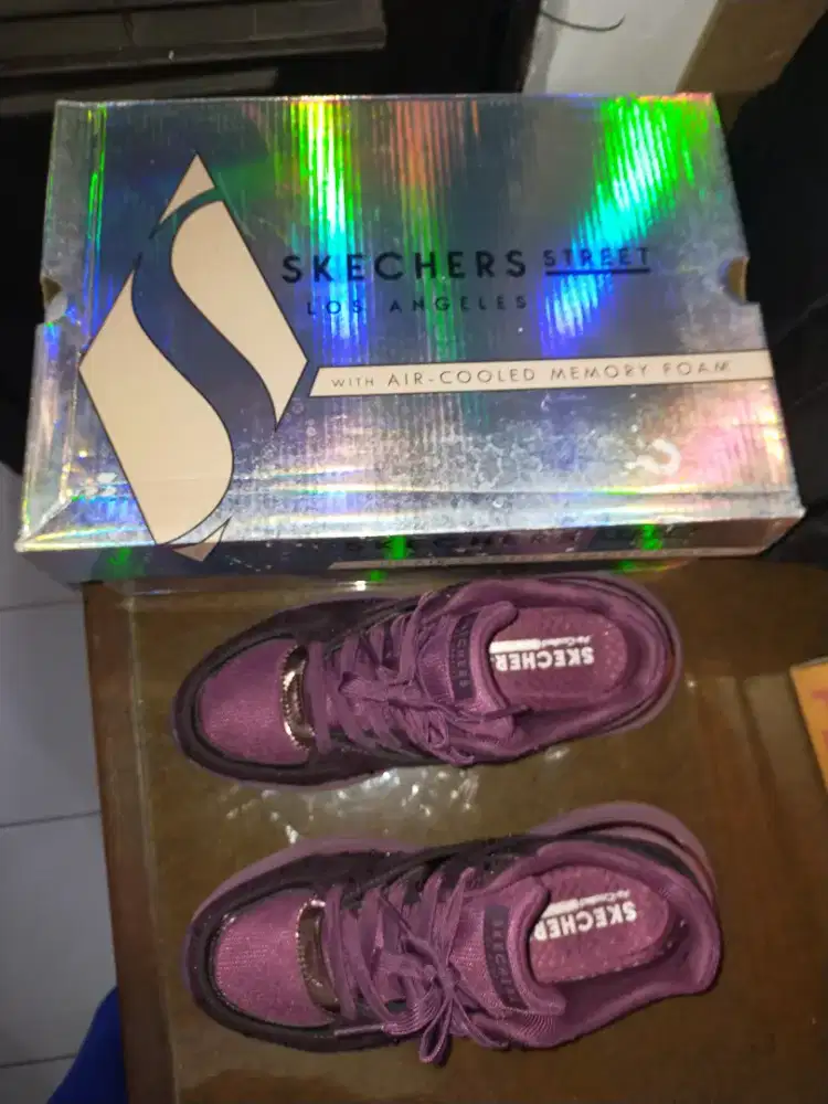 Skechers wanita