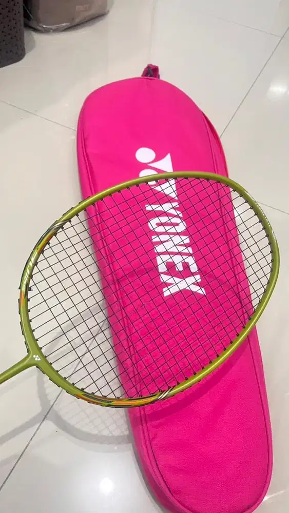 RAKET BADMINTON - YONEX