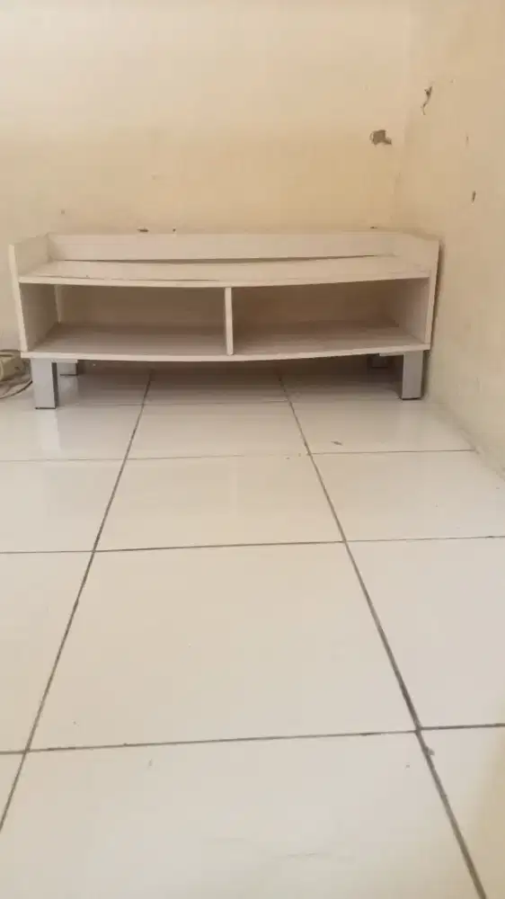 Rak tv lebar 70 putih kayu