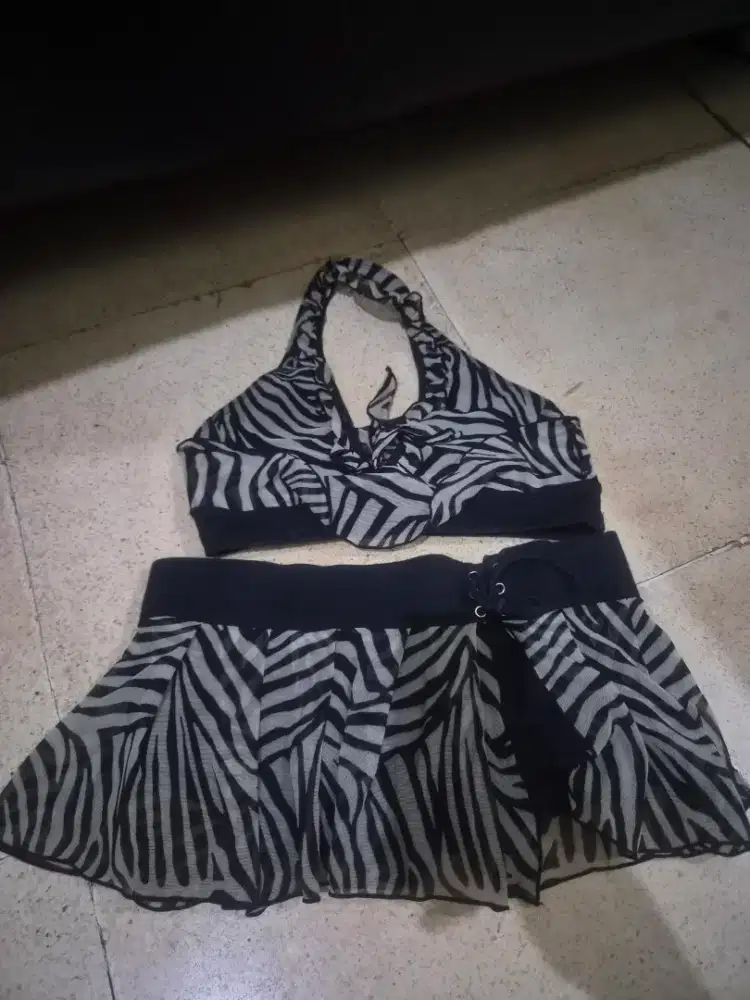 BAJU SENAM MERK CRYSTAL BEKAS